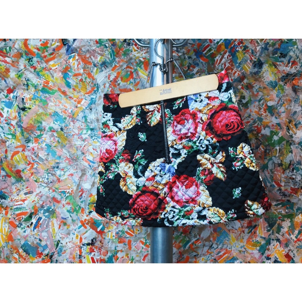 Floral mini skirt - Picture 2 of 3